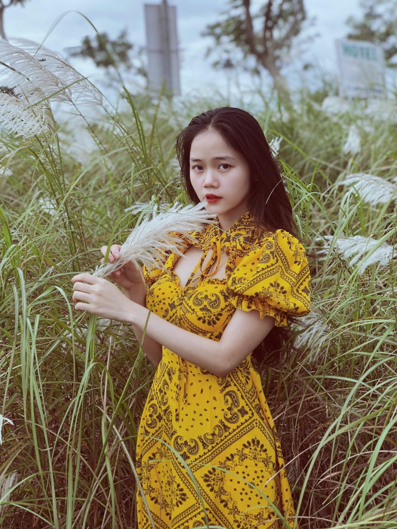 Cô sở hữu gương mặt ngọt ngào với những nét trong trẻo, dễ thương.