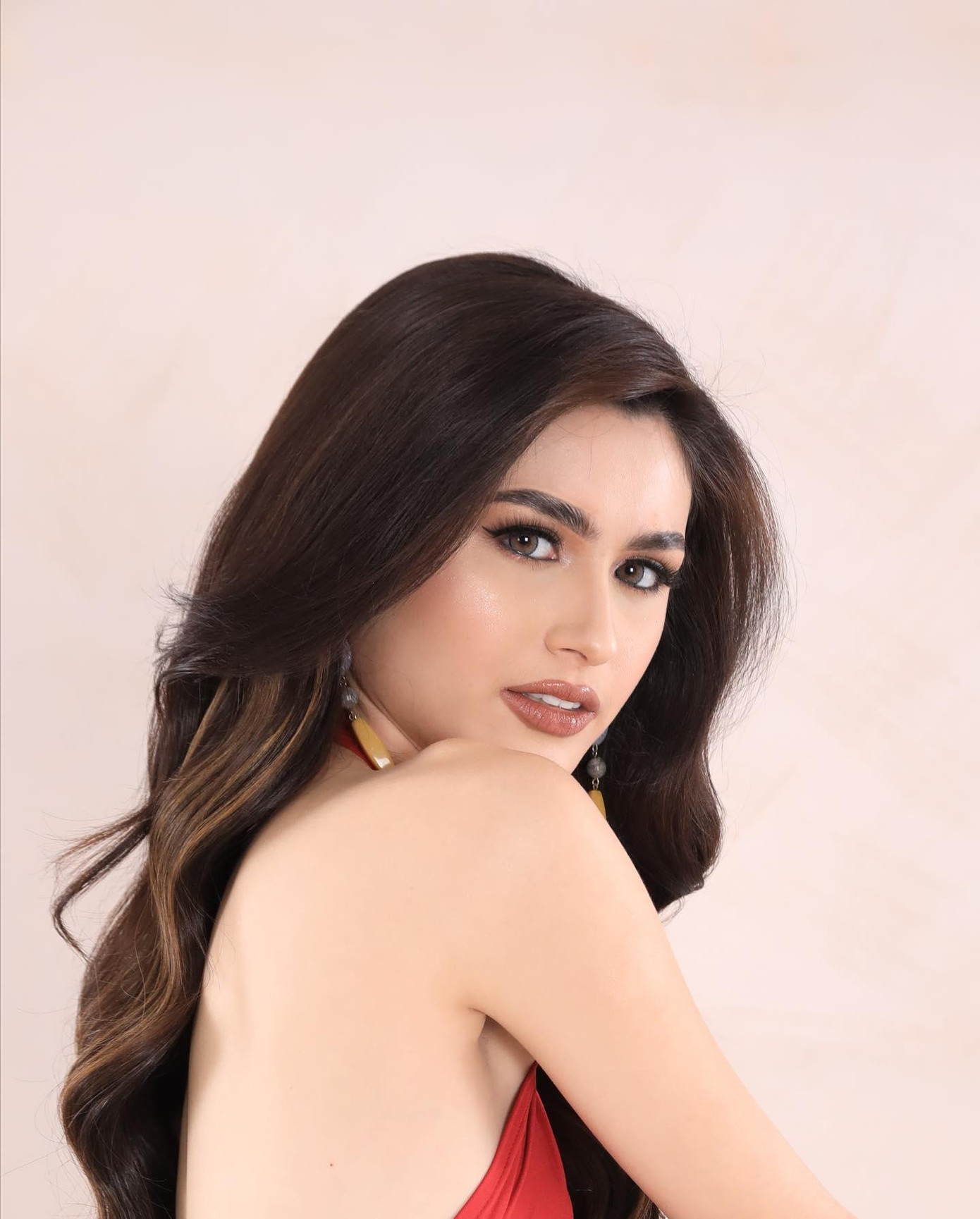 Jenny năm nay tròn 19 tuổi và là một người đẹp lai Philippines và Mỹ. Jenny năm nay tròn 19 tuổi và là một người đẹp lai Philippines và Mỹ.