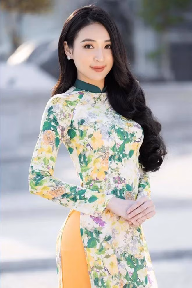 Nguyễn Khánh My (SBD: 516) giành giải Người đẹp biển và nắm trong tay tấm vé vào thẳng top 20. Khánh My sinh năm 1999, cao 1m73, số đo ba vòng 83-62-92 và vẻ đẹp ngọt ngào nhưng không kém phần hiện đại, quyến rũ.