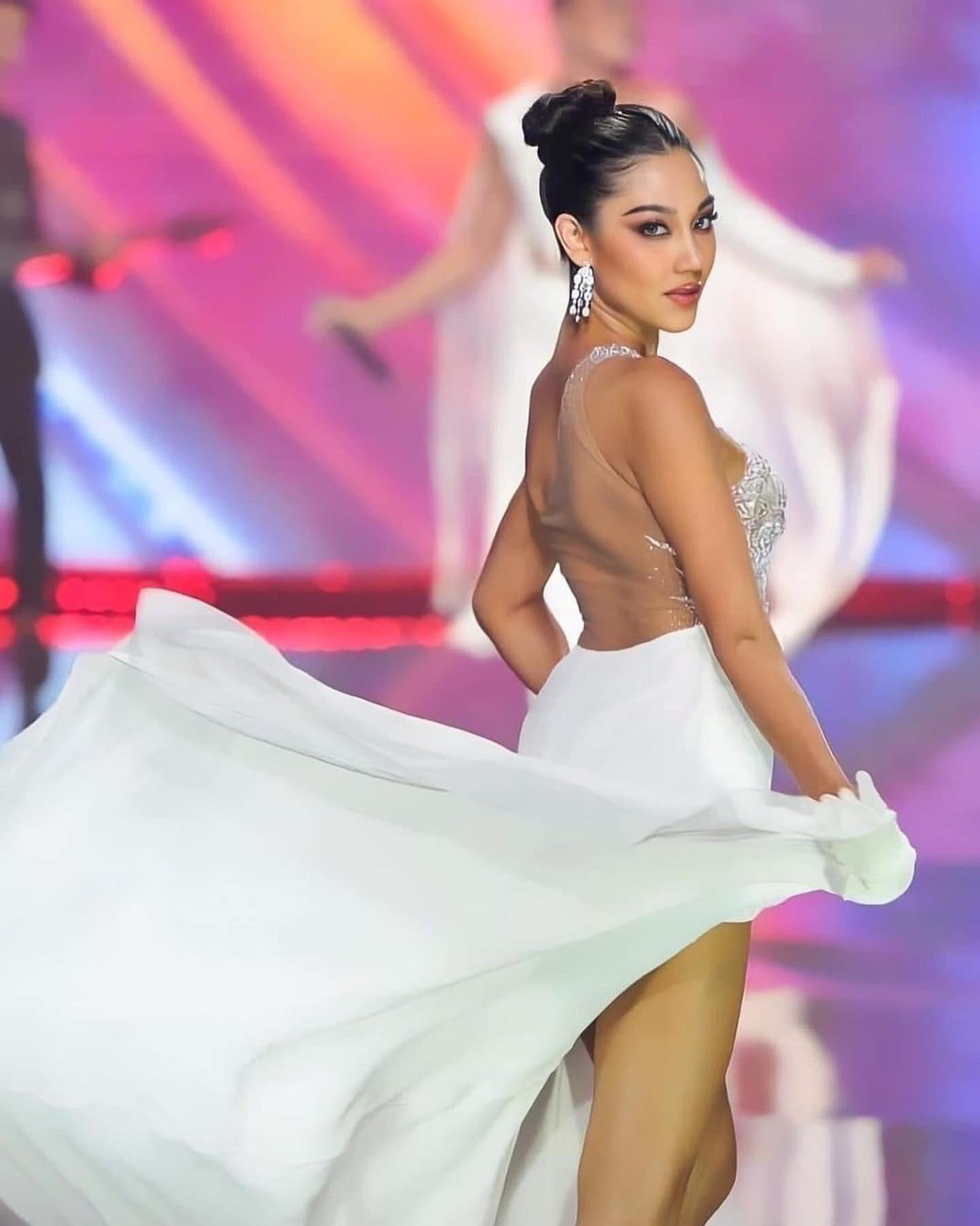 Với một người đẹp từng mang danh hiệu cao quý như Á hậu 1 Miss World 2018 thì việc cô chỉ cán đích ở vị trí Á hậu 1 tại cuộc thi cấp quốc gia Miss Universe Thailand 2022 được xem như một thất bại cay đắng.