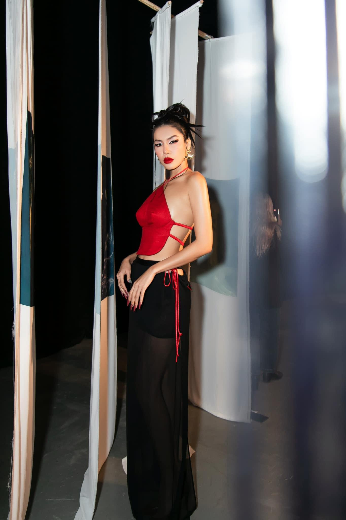 Người đẹp tự tin khoe vóc dáng thon thả, nuột nà 'vạn người mê'.