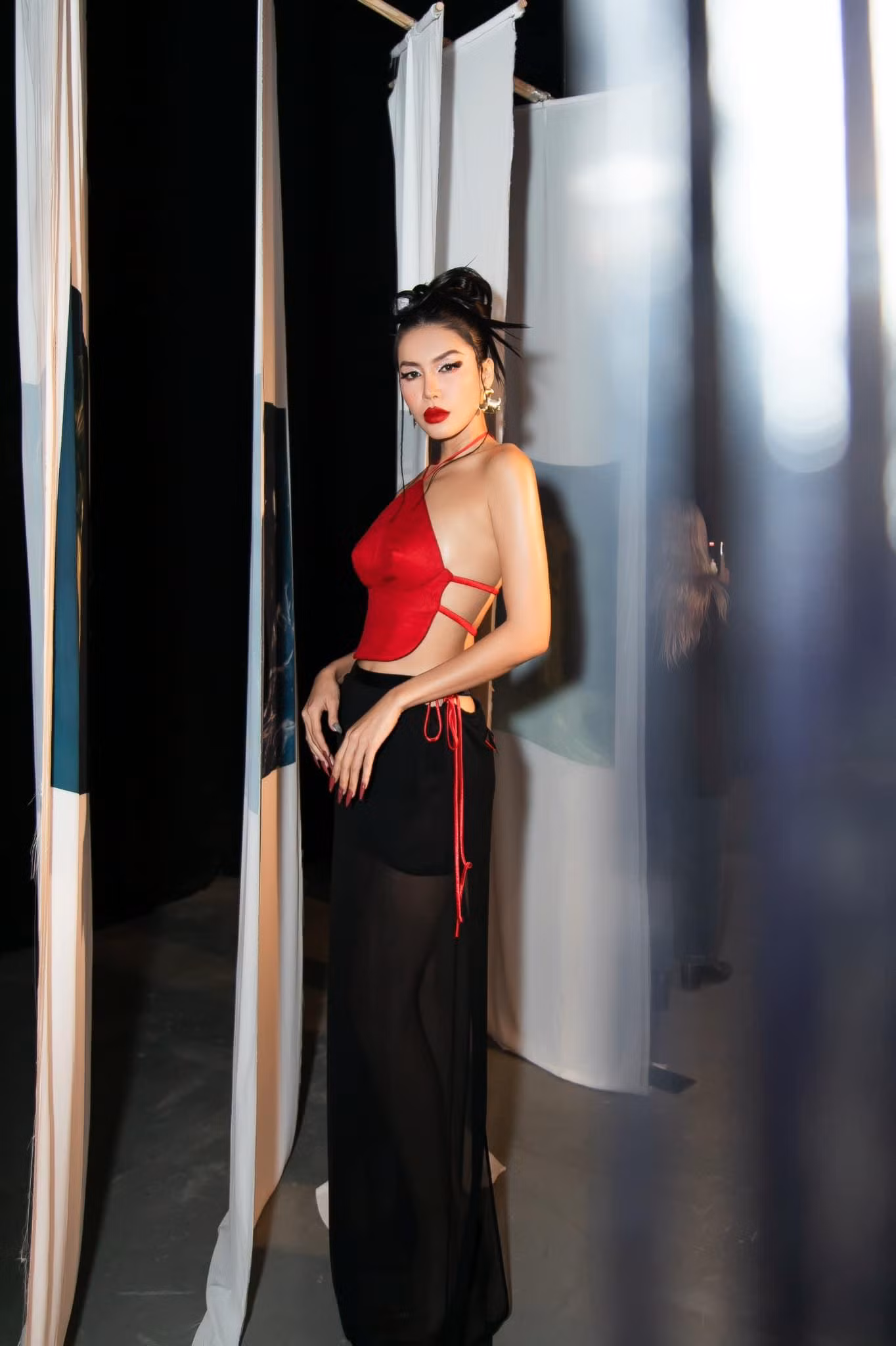 Người đẹp tự tin khoe vóc dáng thon thả, nuột nà 'vạn người mê'.