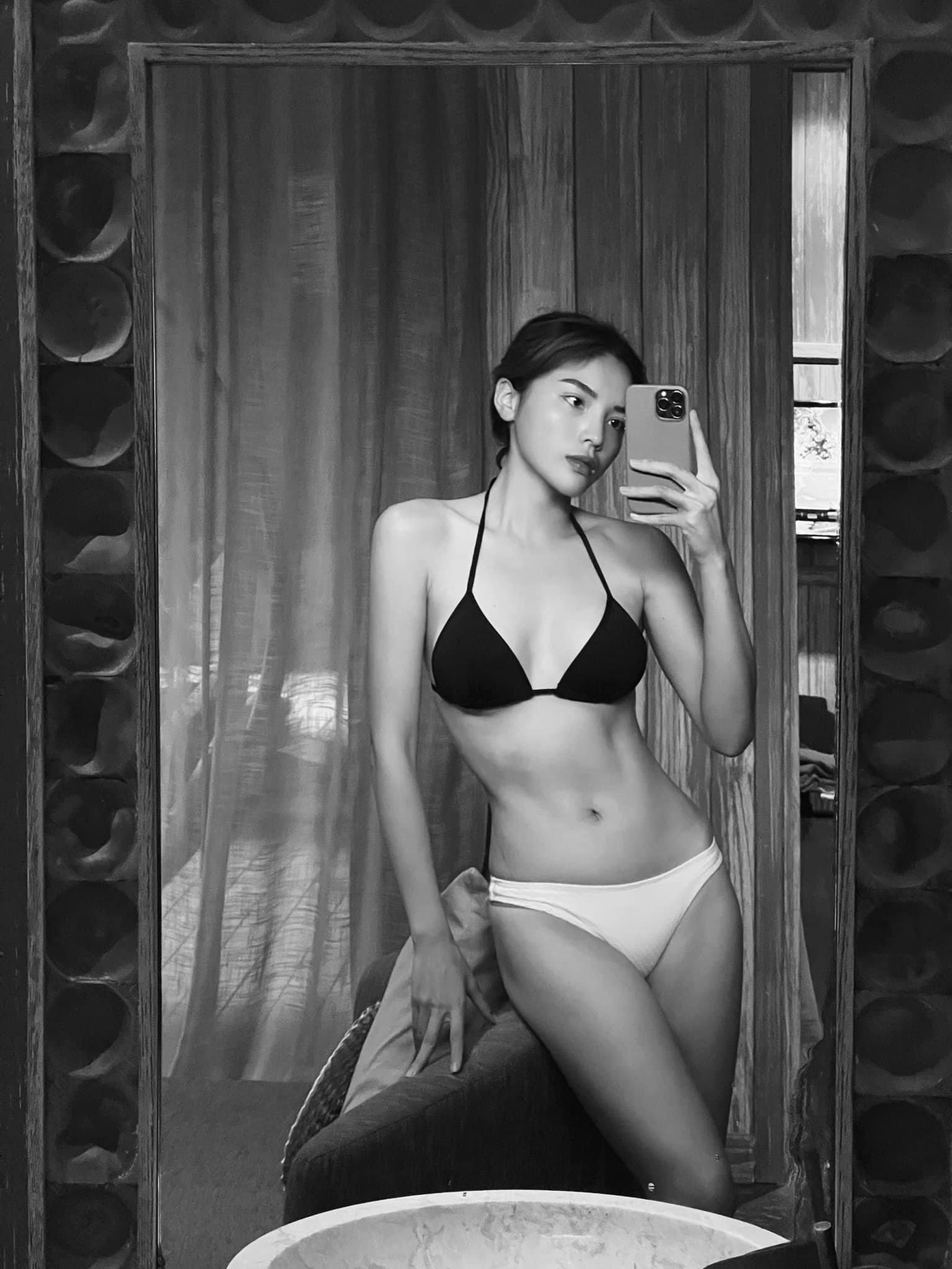 Hoa hậu Kỳ Duyên mặc bikini 2 mảnh khoe trọn cơ bụng săn chắc và những đường cong nóng bỏng, quyến rũ. Hoa hậu Kỳ Duyên mặc bikini 2 mảnh khoe trọn cơ bụng săn chắc và những đường cong nóng bỏng, quyến rũ.