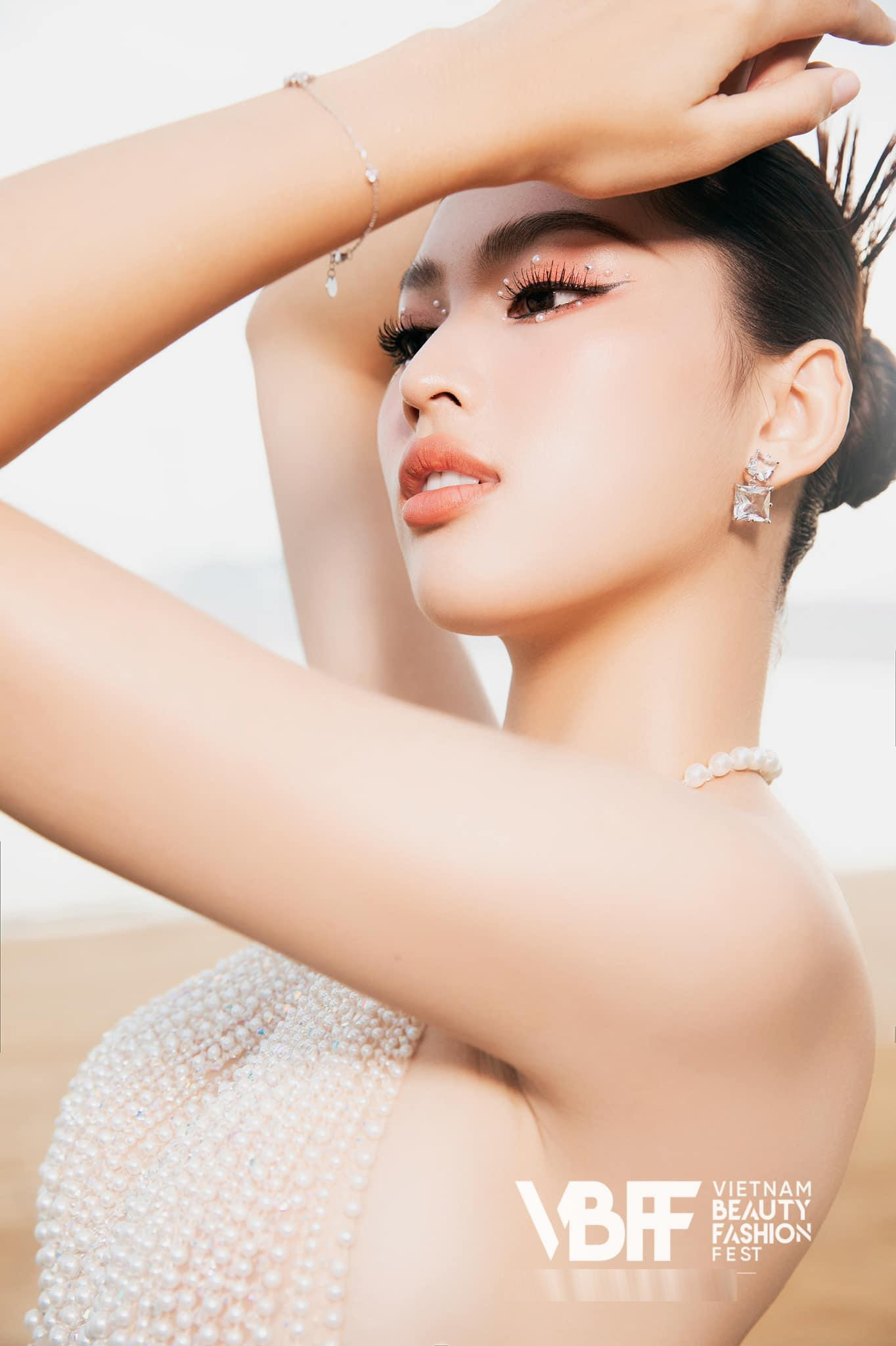 Vừa bước sang tuổi 22, nhan sắc ngày càng lộng lẫy của Ngọc Thảo nhận được rất nhiều lời khen ngợi từ khán giả.