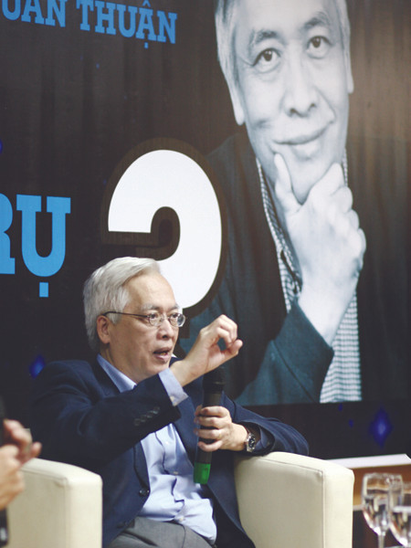 Nhiều câu hỏi từ các bạn sinh viên gửi tới Giáo sư Trịnh Xuân Thuận. Nhiều câu hỏi từ các bạn sinh viên gửi tới Giáo sư Trịnh Xuân Thuận