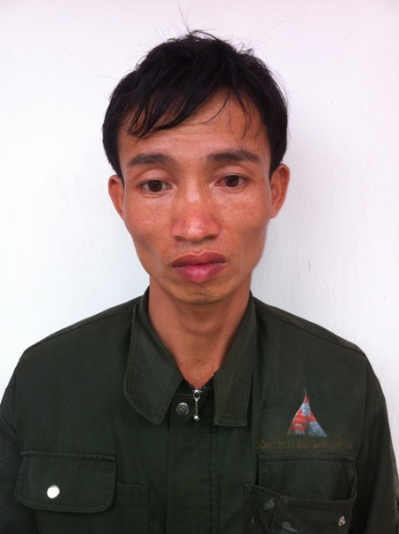 "Yêu râu xanh" Cao Văn Thi. "Yêu râu xanh" Cao Văn Thi.