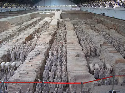 Các chiến binh đất nung và đội kỵ binh trong khu lăng mộ Tần Thủy Hoàng 