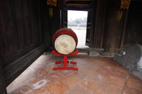  Qua cầu là Ngọ Môn, khi xưa nơi đây được quân lính canh giữ cẩn thận. 