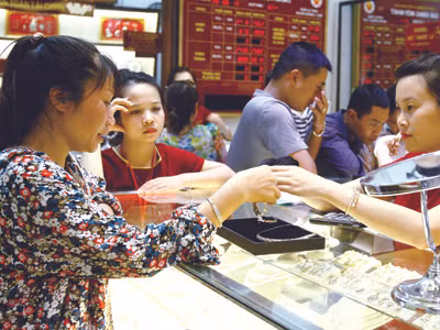 Giá vàng trong nước sẽ giảm xuống 34 triệu đồng/lượng? Ảnh: Ngọc Châu
