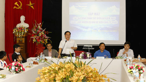 Trao quà cho gia đình các chiến sĩ cảnh sát biển, kiểm ngư ảnh 7