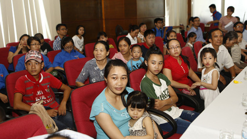 Trao quà cho gia đình các chiến sĩ cảnh sát biển, kiểm ngư ảnh 9