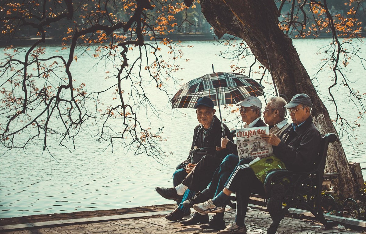 Nguyễn Ngọc Tiến cho rằng đàn ông Hà Nội không "hay" bằng phụ nữ Hà Nội. Nguyễn Ngọc Tiến cho rằng đàn ông Hà Nội không "hay" bằng phụ nữ Hà Nội.