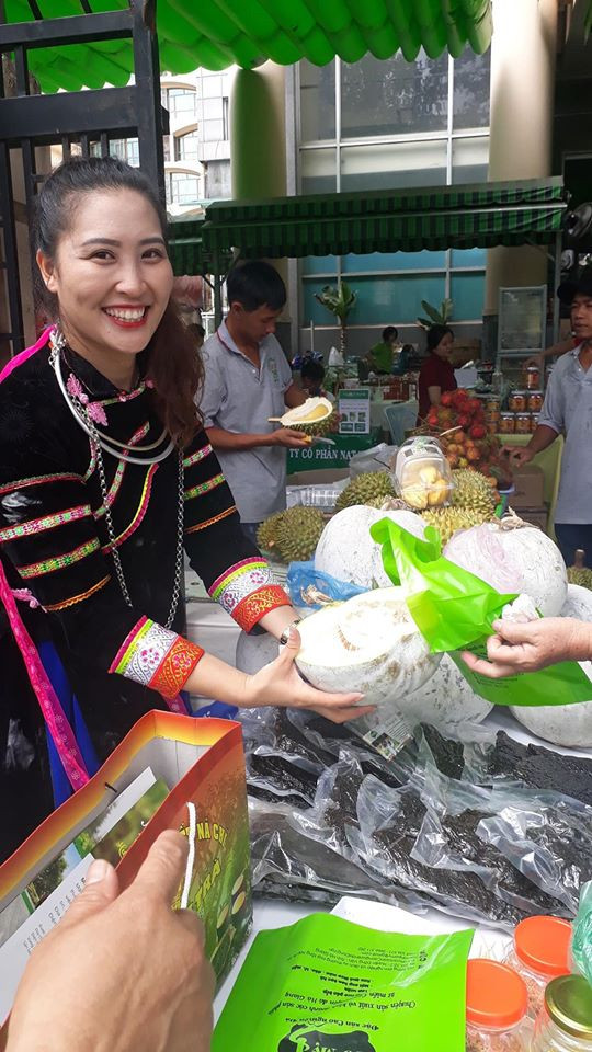 Giám đốc trực tiếp bán hàng. Giám đốc trực tiếp bán hàng.