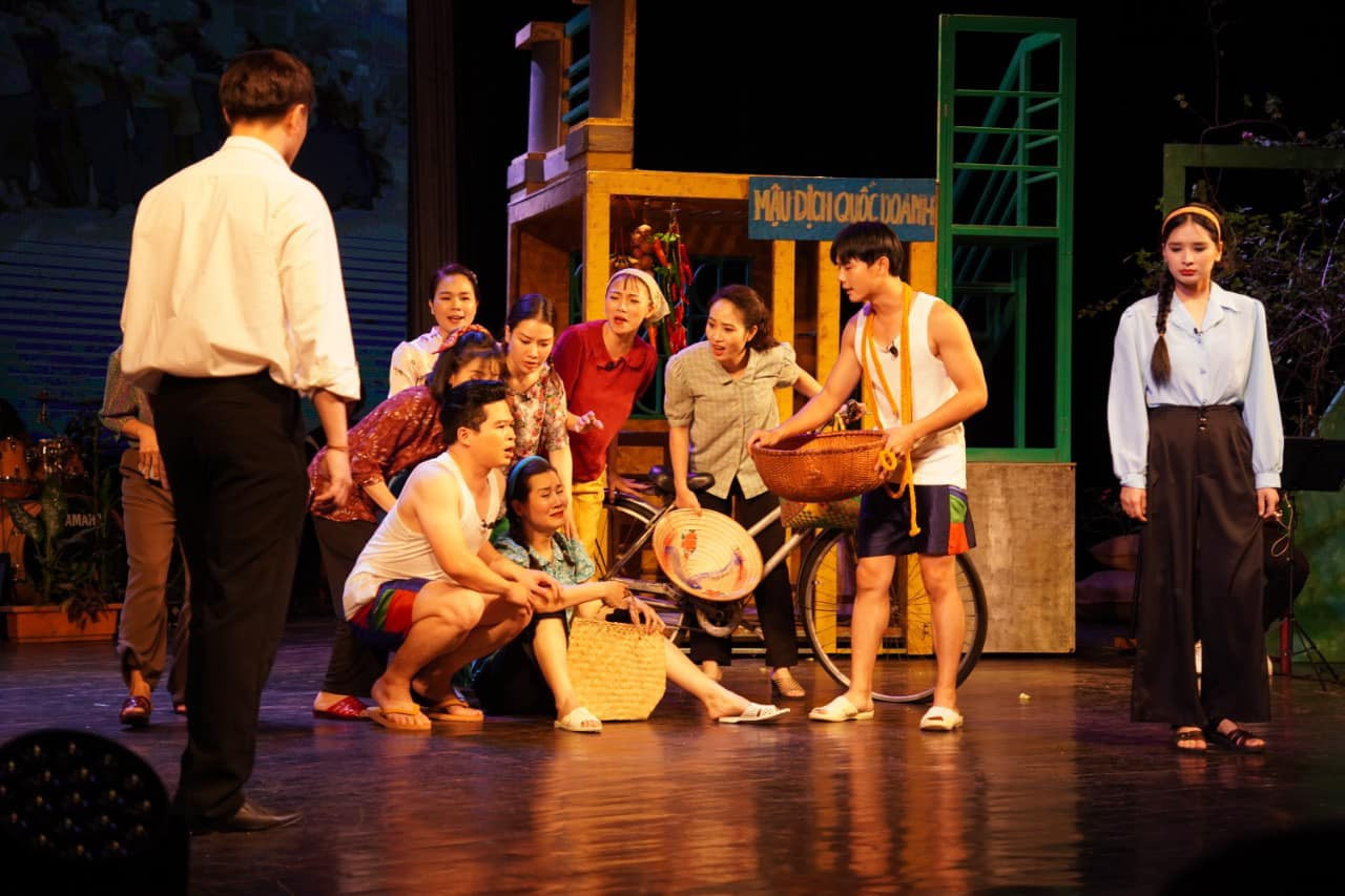 Tái hiện cảnh mất sổ gạo.