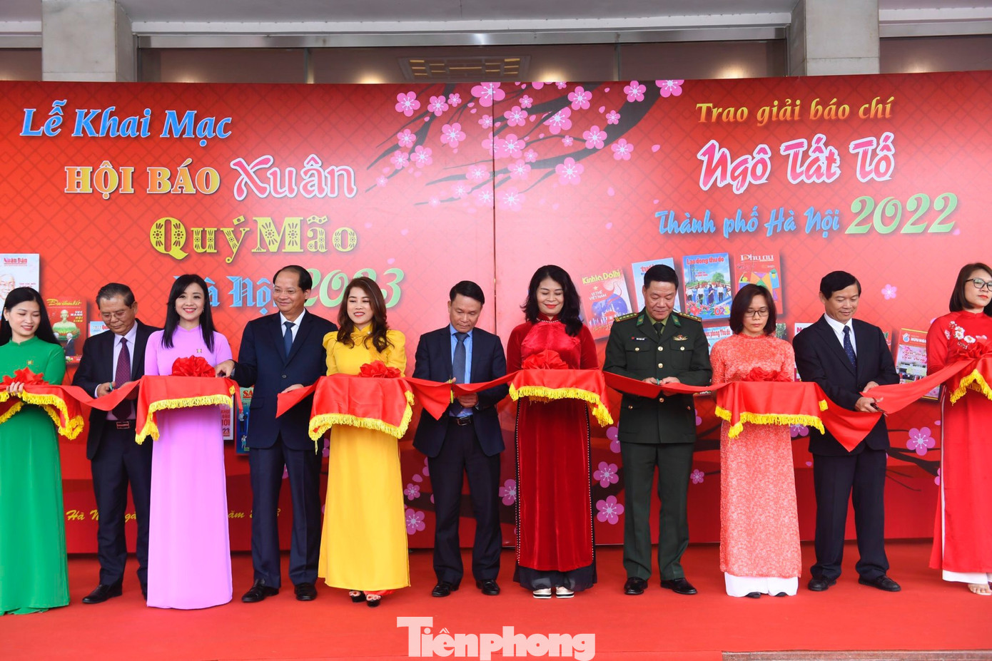 Cắt băng khai mạc Hội báo Xuân Quý Mão - Hà Nội 2023; Trao giải thưởng giải báo chí Ngô Tất Tố thành phố Hà Nội năm 2022.