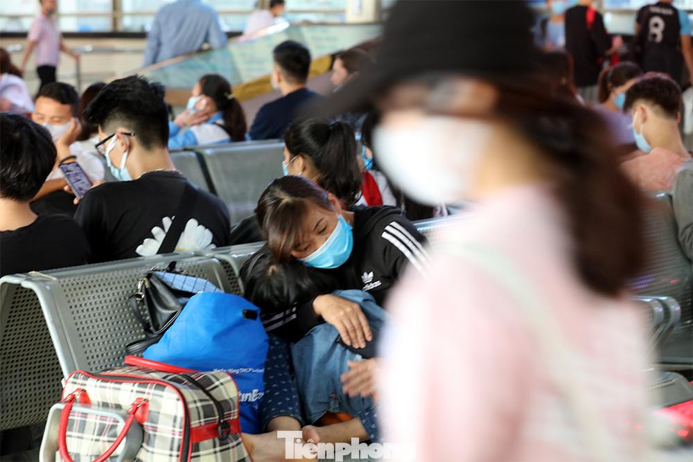 Hình ảnh bên trong một bến xe trên địa bàn thủ đô Hà Nội lúc 16h30 hôm nay 29/4.