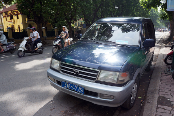 Chủ của chiếc xe vi phạm đã rời khỏi xe