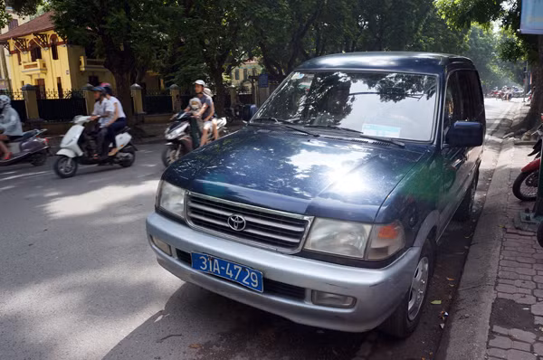 Chủ của chiếc xe vi phạm đã rời khỏi xe