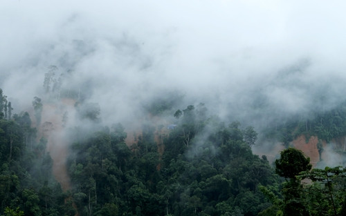 Nhiều đoạn đường chìm trong “biển mây”