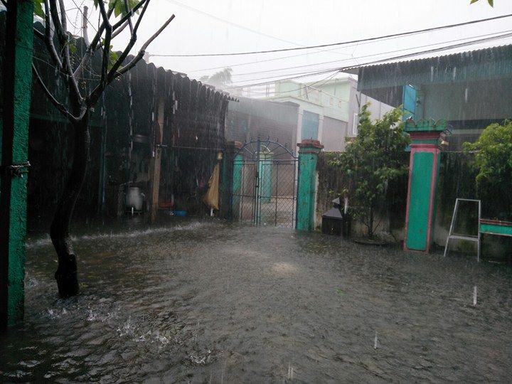 Bão số 10 càn quét miền Trung, ít nhất 4 người chết ảnh 11