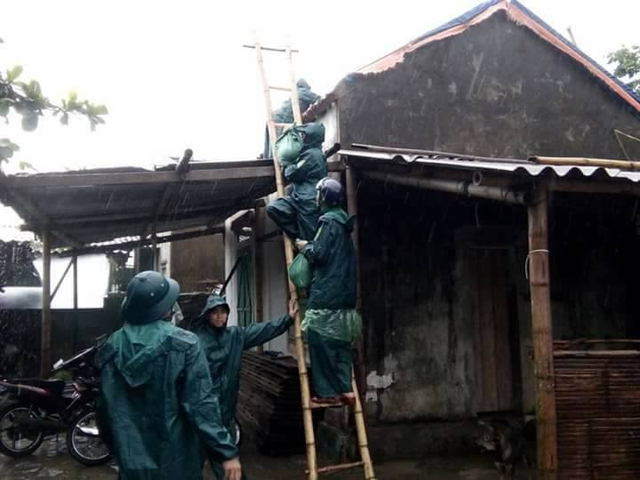 Bão số 10 càn quét miền Trung, ít nhất 4 người chết ảnh 8