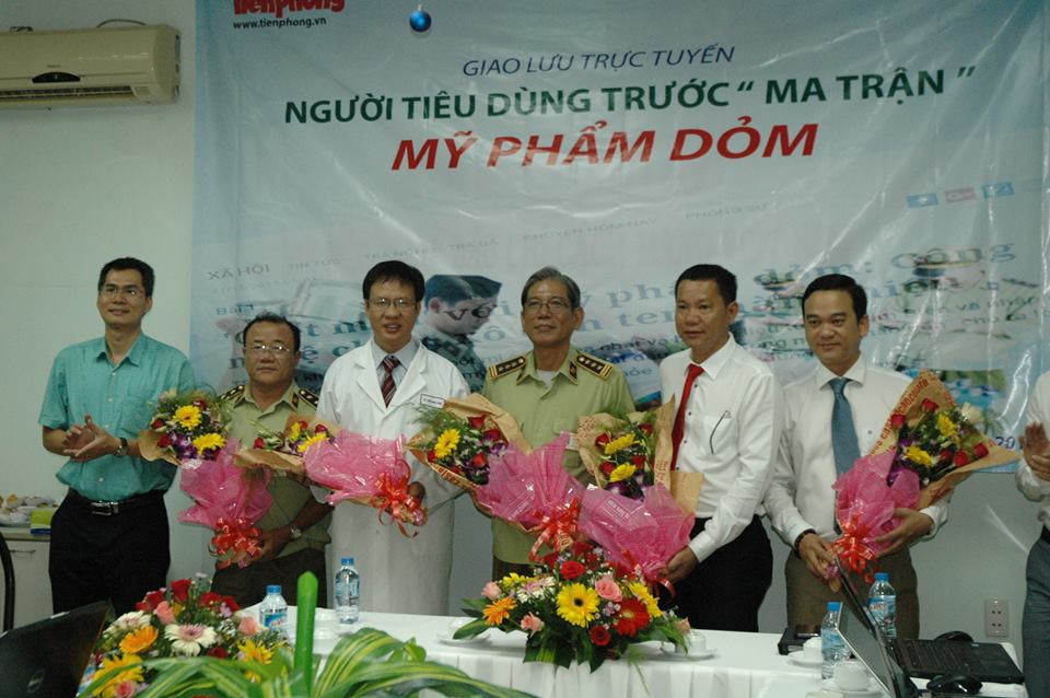 Giao lưu trực tuyến: Người tiêu dùng trước 'ma trận' mỹ phẩm dỏm ảnh 1