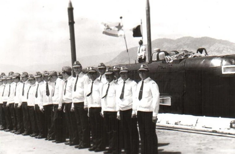 Thủy thủ đoàn tàu ngầm hạt nhân tấn công lớp Echo Project 675 thuộc Sư đoàn tàu ngầm số 38 (Liên đội tàu chiến 17) tại quân cảng Cam Ranh hồi tháng 10/1982