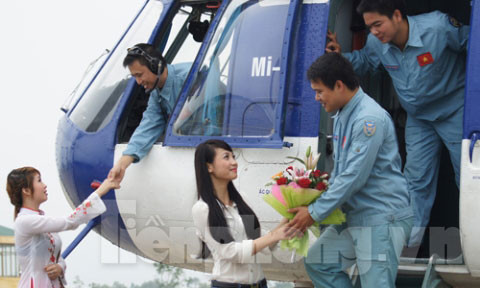 Chào mừng các anh trở về sau những giờ bay căng thẳng. Chào mừng các anh trở về sau những giờ bay căng thẳng