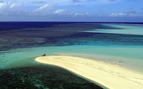 Mỗi năm doi cát quanh đảo rộng thêm 