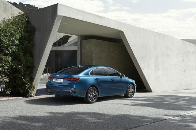 Kia Cerato bản facelift có khá nhiều nâng cấp về ngoại thất. Kia Cerato bản facelift có khá nhiều nâng cấp về ngoại thất.