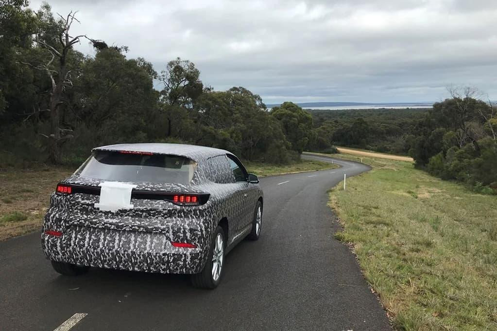 Đuôi xe có nhiều chi tiết giống Lux SA.