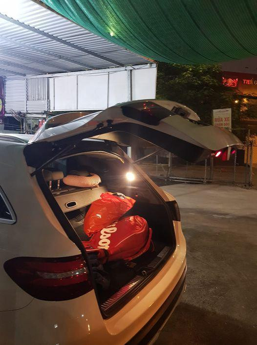 Một người dùng cho biết cốp xe anh dù là cốp điện nhưng chỉ mở được một nửa Một người dùng cho biết cốp xe anh dù là cốp điện nhưng chỉ mở được một nửa