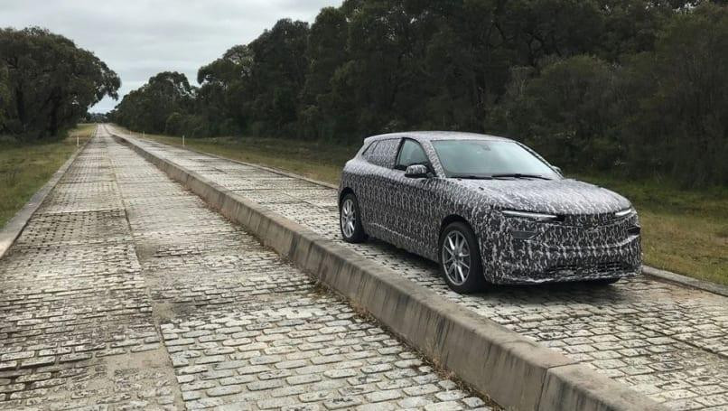 Chiếc xe được cho là VF e35 xuất hiện trên đường thử.