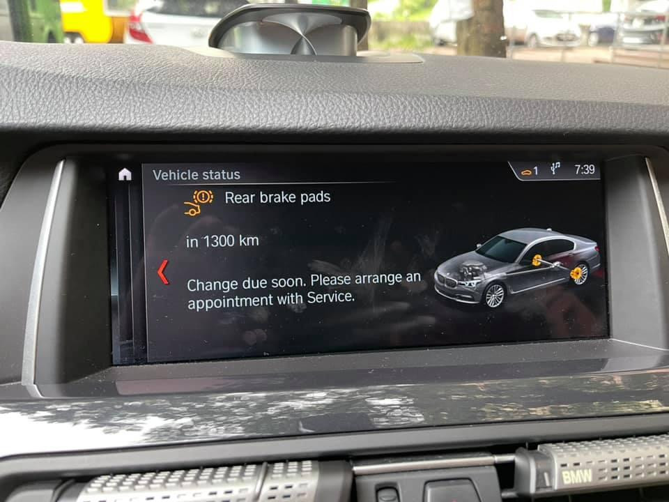 Xe báo sắp tới thời điểm thay má phanh sau trong khi chủ xe đã thay rồi. Xe báo sắp tới thời điểm thay má phanh sau trong khi chủ xe đã thay rồi.