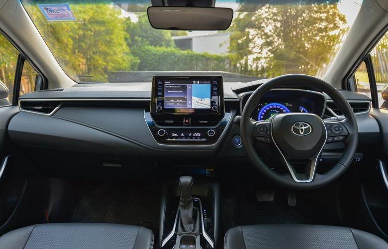 Phong cách thiết kế của Altis mới khá giống Cross. Phong cách thiết kế của Altis mới khá giống Cross.