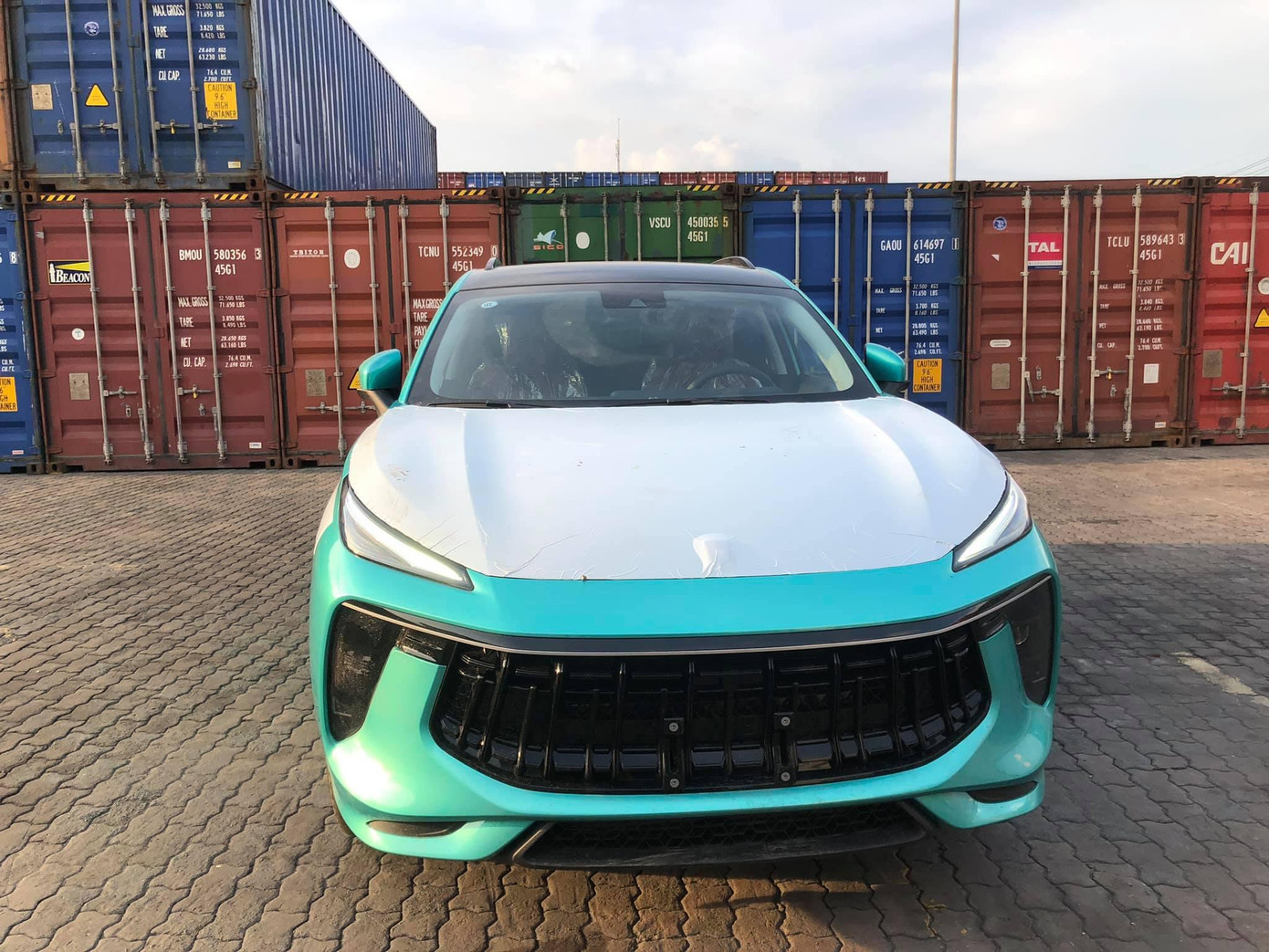 Thiết kế lưới tản nhiệt khiến nhiều người nghĩ tới các mẫu xe của Maserati. Thiết kế lưới tản nhiệt khiến nhiều người nghĩ tới các mẫu xe của Maserati.