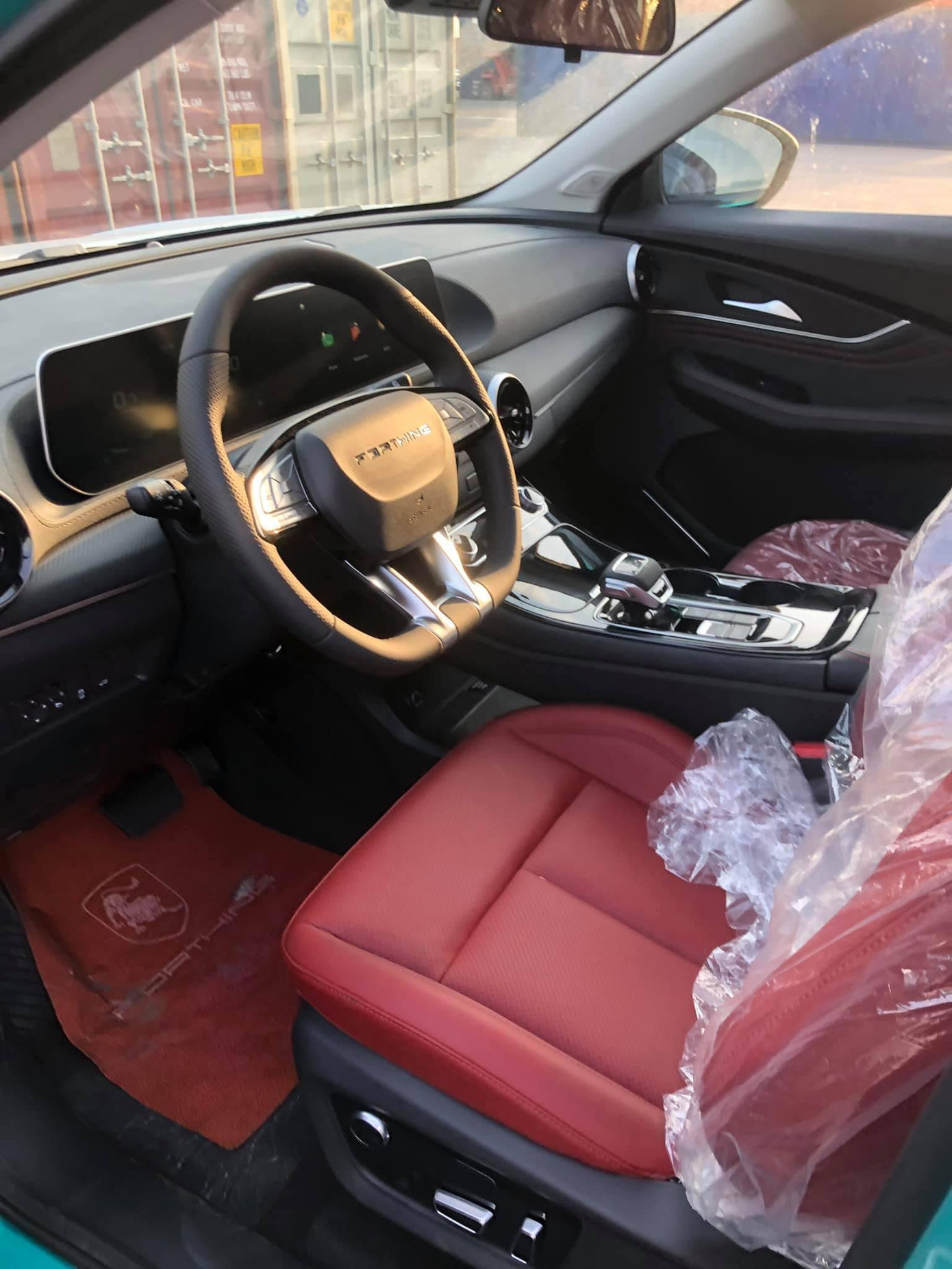 Nội thất xe có những nét giống Beijing X7 nhưng không có màn hình riêng chỉnh điều hòa. Nội thất xe có những nét giống Beijing X7 nhưng không có màn hình riêng chỉnh điều hòa.