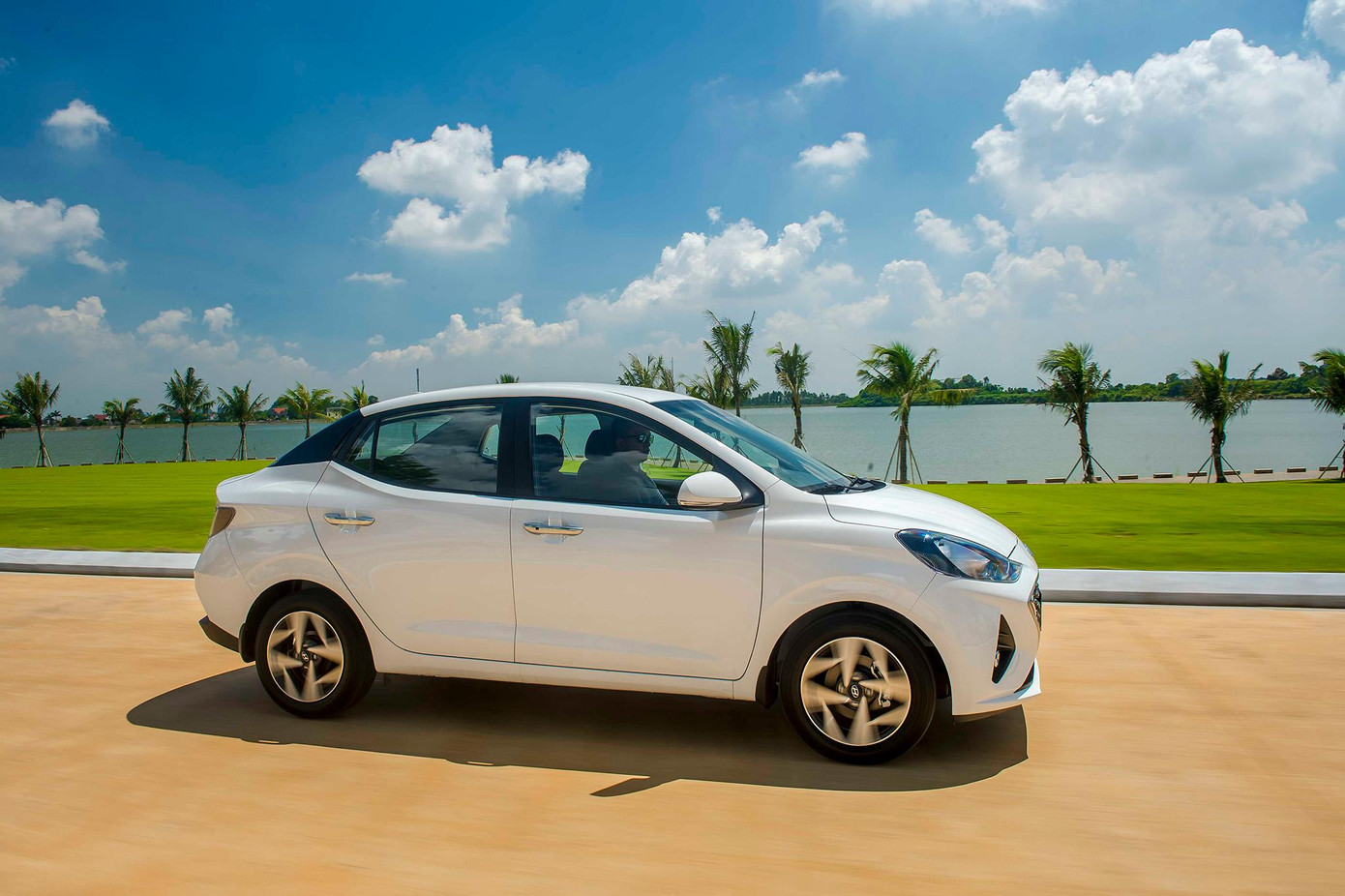 Phiên bản i10 sedan mới. Phiên bản i10 sedan mới.