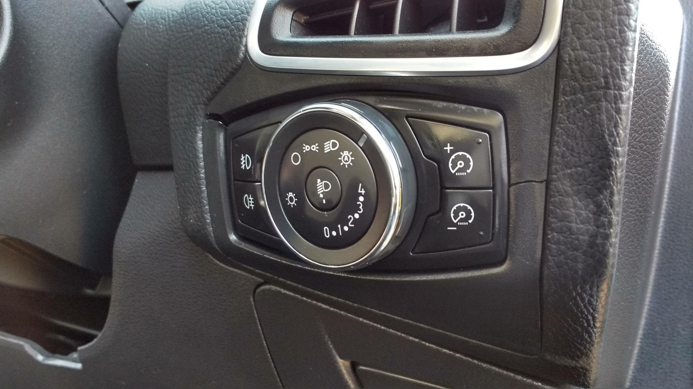 Nhiều mẫu ô tô hiện nay đã được trang bị đèn tự động. Nhiều mẫu ô tô hiện nay đã được trang bị đèn tự động.