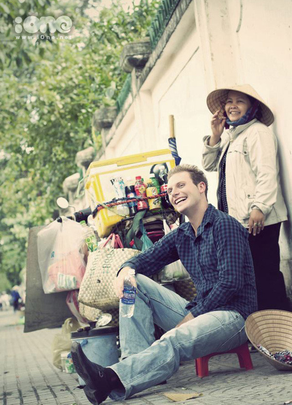 Kyo York trên hè phố ở TPHCM. Ảnh: Ngọc Oanh