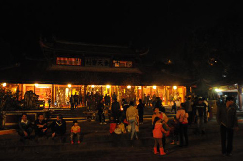 Lễ hội sẽ còn kéo dài hơn ba tháng mới kết thúc