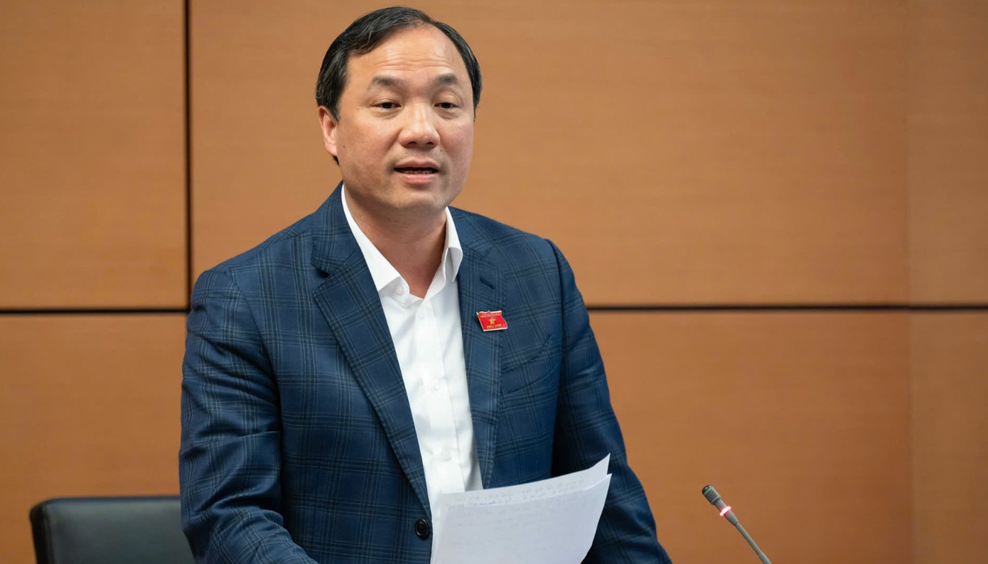 Bí thư Tỉnh ủy Hà Tĩnh Hoàng Trung Dũng. Bí thư Tỉnh ủy Hà Tĩnh Hoàng Trung Dũng.