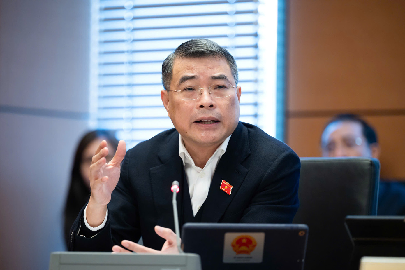 Trưởng Ban Tổ chức Trung ương Lê Minh Hưng tại phiên thảo luận ở tổ, ngày 13/2.