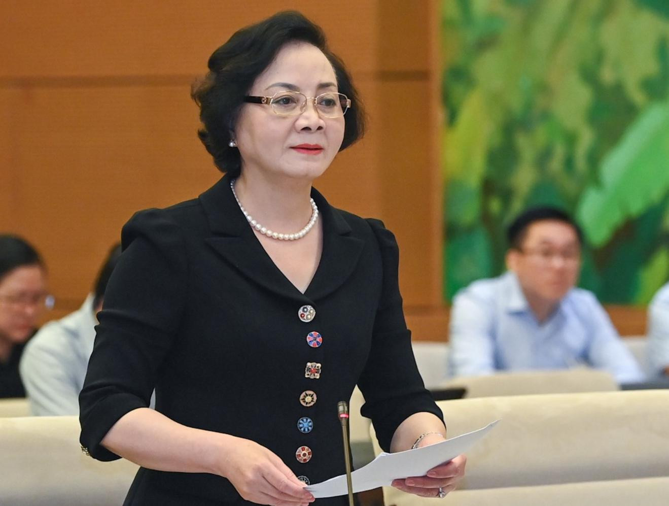 Bộ trưởng Nội vụ Phạm Thị Thanh Trà tại phiên họp Ủy ban Thường vụ Quốc hội, xem xét quyết định về sắp xếp cấp huyện, xã. Bộ trưởng Nội vụ Phạm Thị Thanh Trà tại phiên họp Ủy ban Thường vụ Quốc hội, xem xét quyết định về sắp xếp cấp huyện, xã.