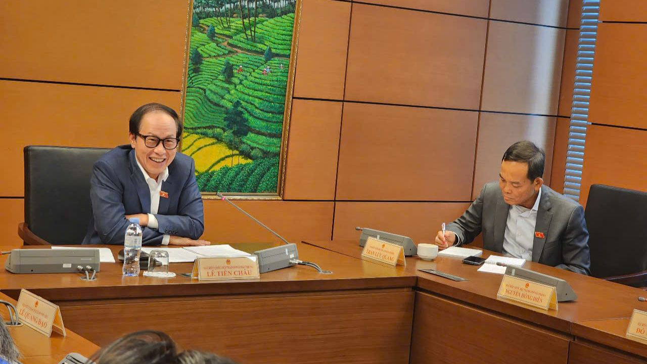 Ông Lê Tiến Châu và ông Trần Lưu Quang tại phiên thảo luận.