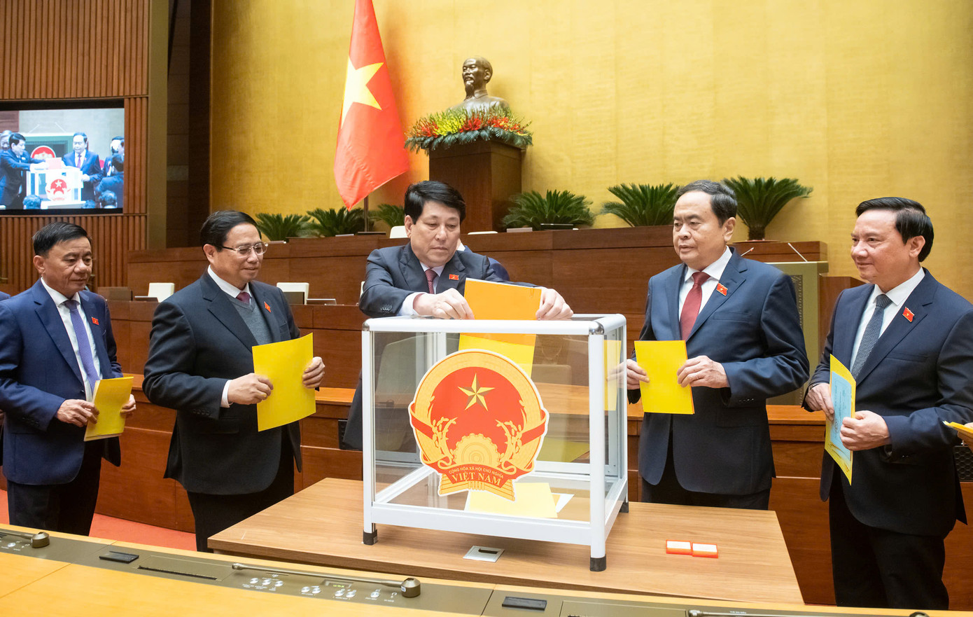 Lãnh đạo Đảng, Nhà nước bỏ phiếu bầu, phê chuẩn nhân sự chiều 18/2. Ảnh: Như Ý Lãnh đạo Đảng, Nhà nước bỏ phiếu bầu, phê chuẩn nhân sự chiều 18/2. Ảnh: Như Ý