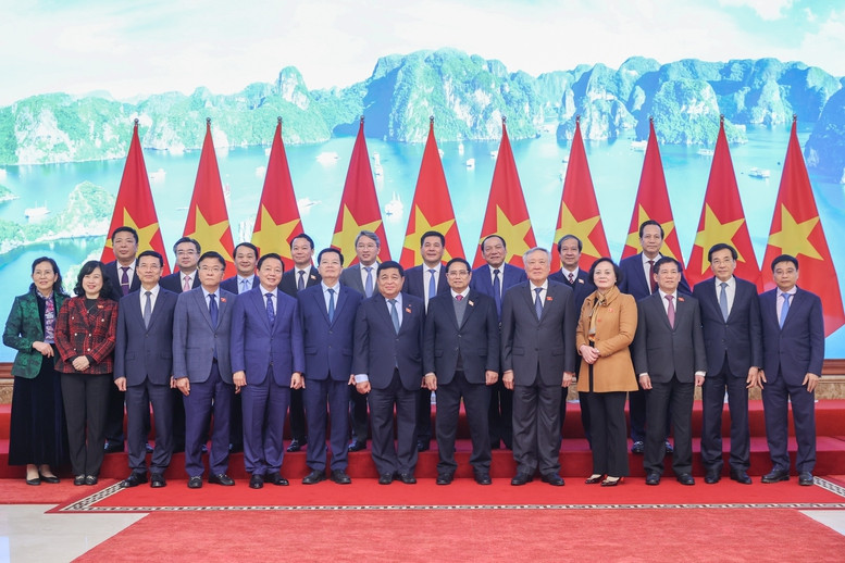 Thủ tướng và các thành viên Chính phủ cùng các đại biểu tại Hội nghị.Ảnh: VGP/Nhật Bắc