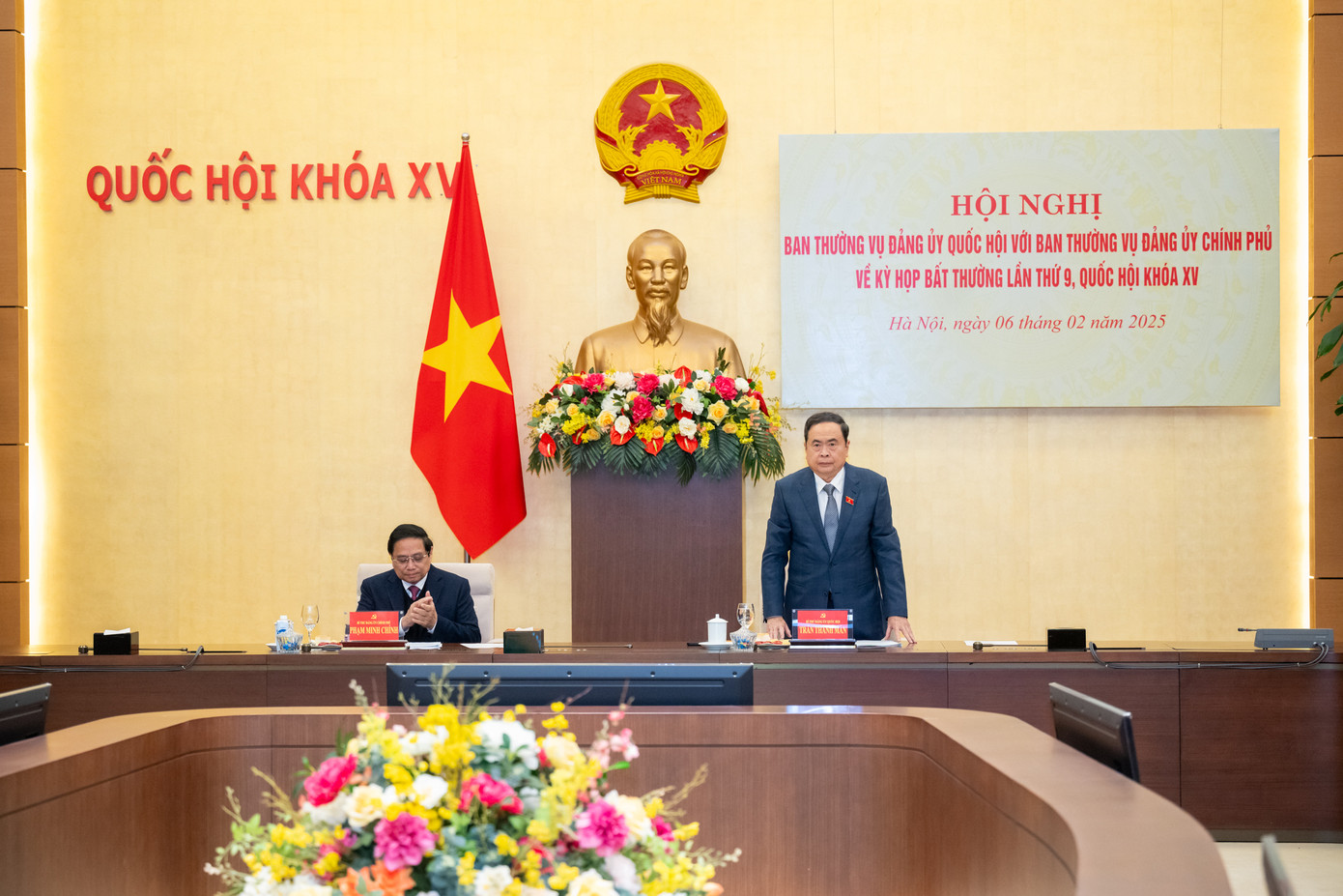 Chủ tịch Quốc hội Trần Thanh Mẫn và Thủ tướng Chính phủ Phạm Minh Chính đồng chủ trì Hội nghị. Chủ tịch Quốc hội Trần Thanh Mẫn và Thủ tướng Chính phủ Phạm Minh Chính đồng chủ trì Hội nghị.