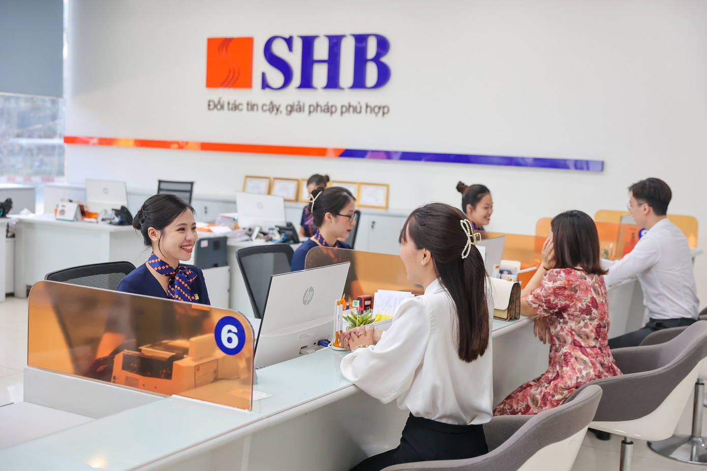 Thỏa thuận chuyển nhượng SHB Finance đem lại nguồn thặng dư vốn đáng kể cho SHB cũng như nâng cao năng lực tài chính và vị thế của ngân hàng (Ảnh: SHB). Thỏa thuận chuyển nhượng SHB Finance đem lại nguồn thặng dư vốn đáng kể cho SHB cũng như nâng cao năng lực tài chính và vị thế của ngân hàng (Ảnh: SHB).