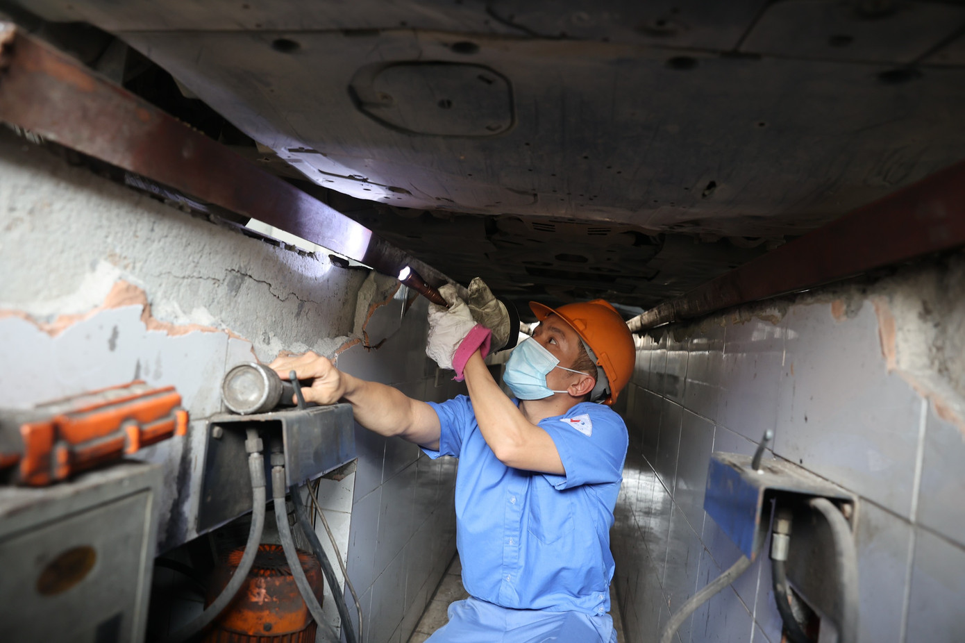 Nhiều phương tiện kiểm định 6 lần mới đạt (Ảnh: Như Ý).